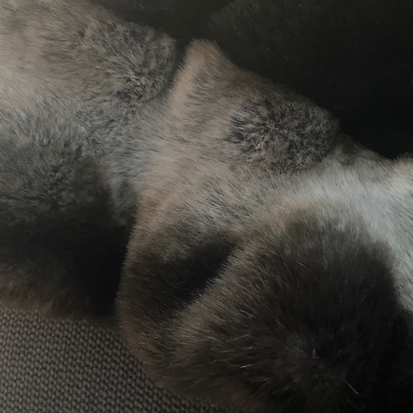 Donna Salyers Fabulous Furs Faux Fur Scarf - Picture 2 of 3